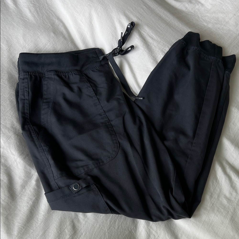 MEDCOUTURE women’s scrub joggers in Pewter